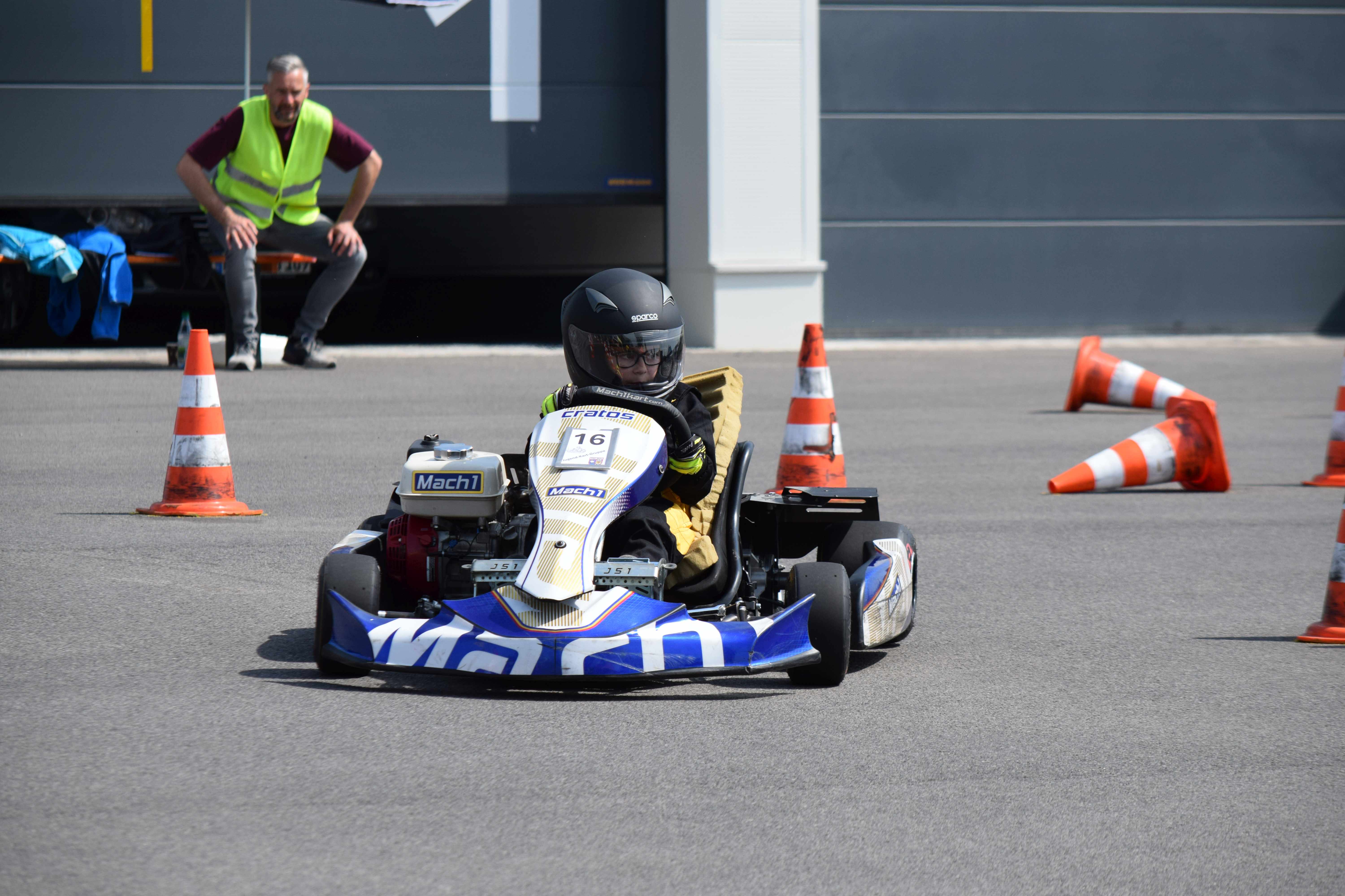 Jugendkartslalom Bild 1